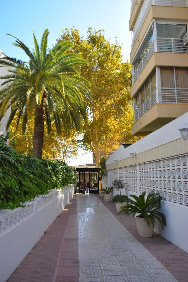 Los Caballos Vip Playa Levante Benidorm Exterior foto